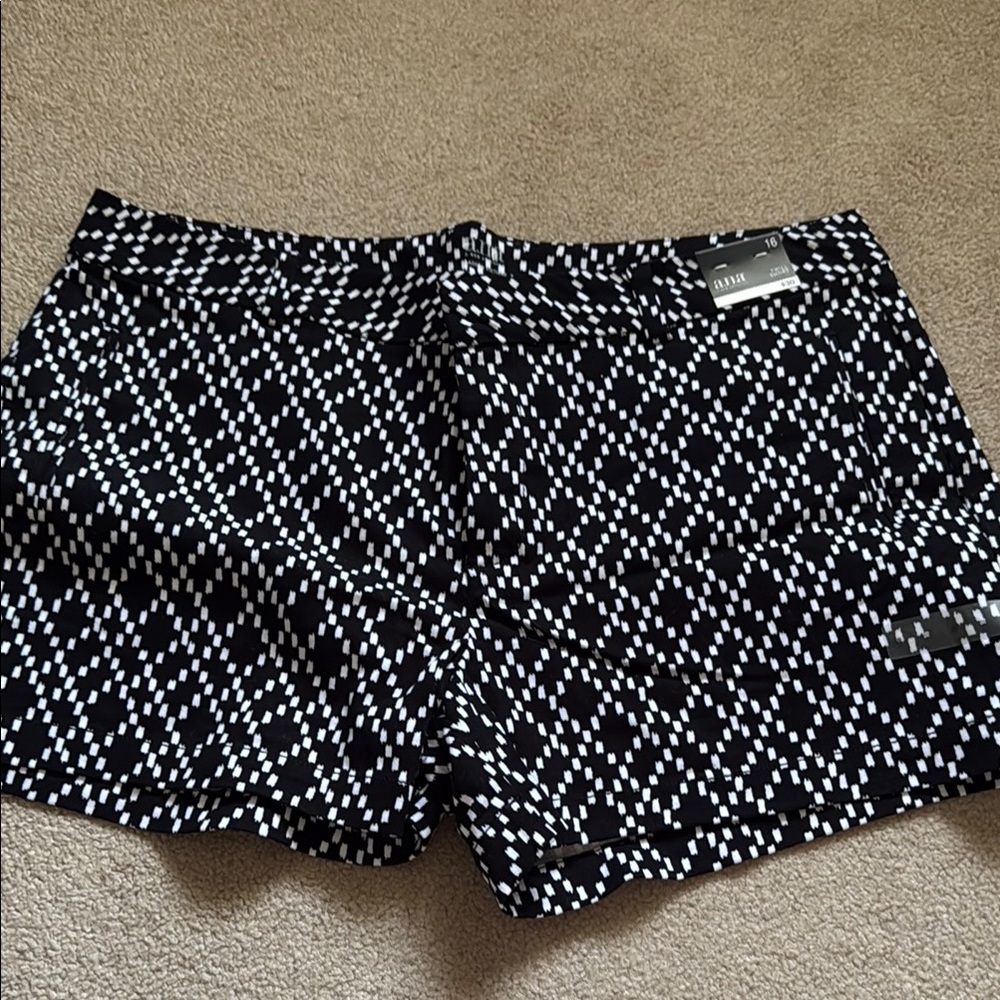 a.n.a Black and White Geometric Women Shorts